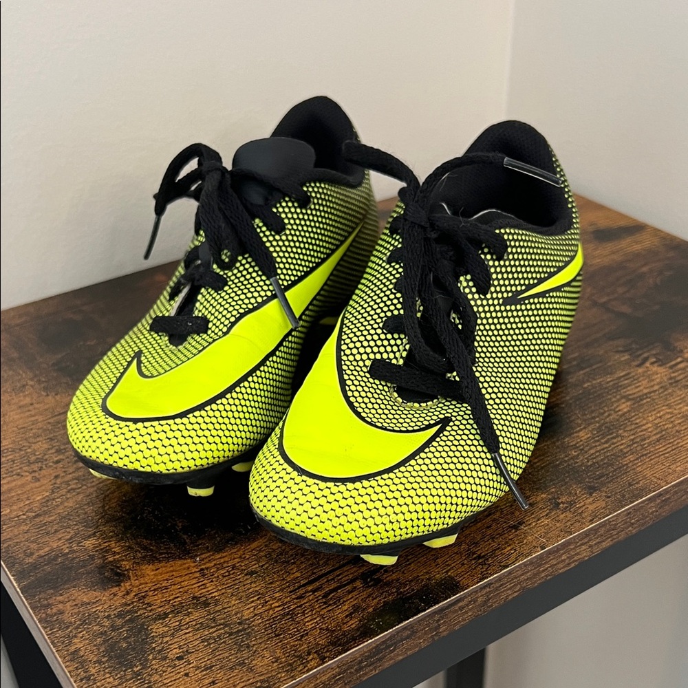 Nike Neon Yellow and Black Bravata Li Firm Ground Soccer Cleats